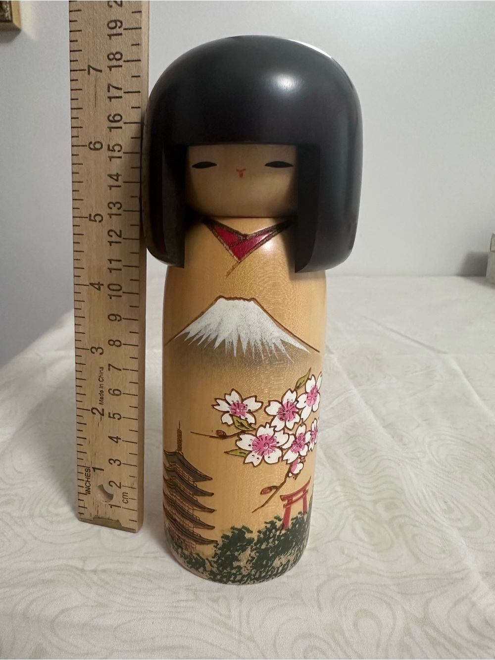 Authentic Usaburo Sosaku Japanese Kokeshi Doll, Mizuki wood - Picture 4 of 5